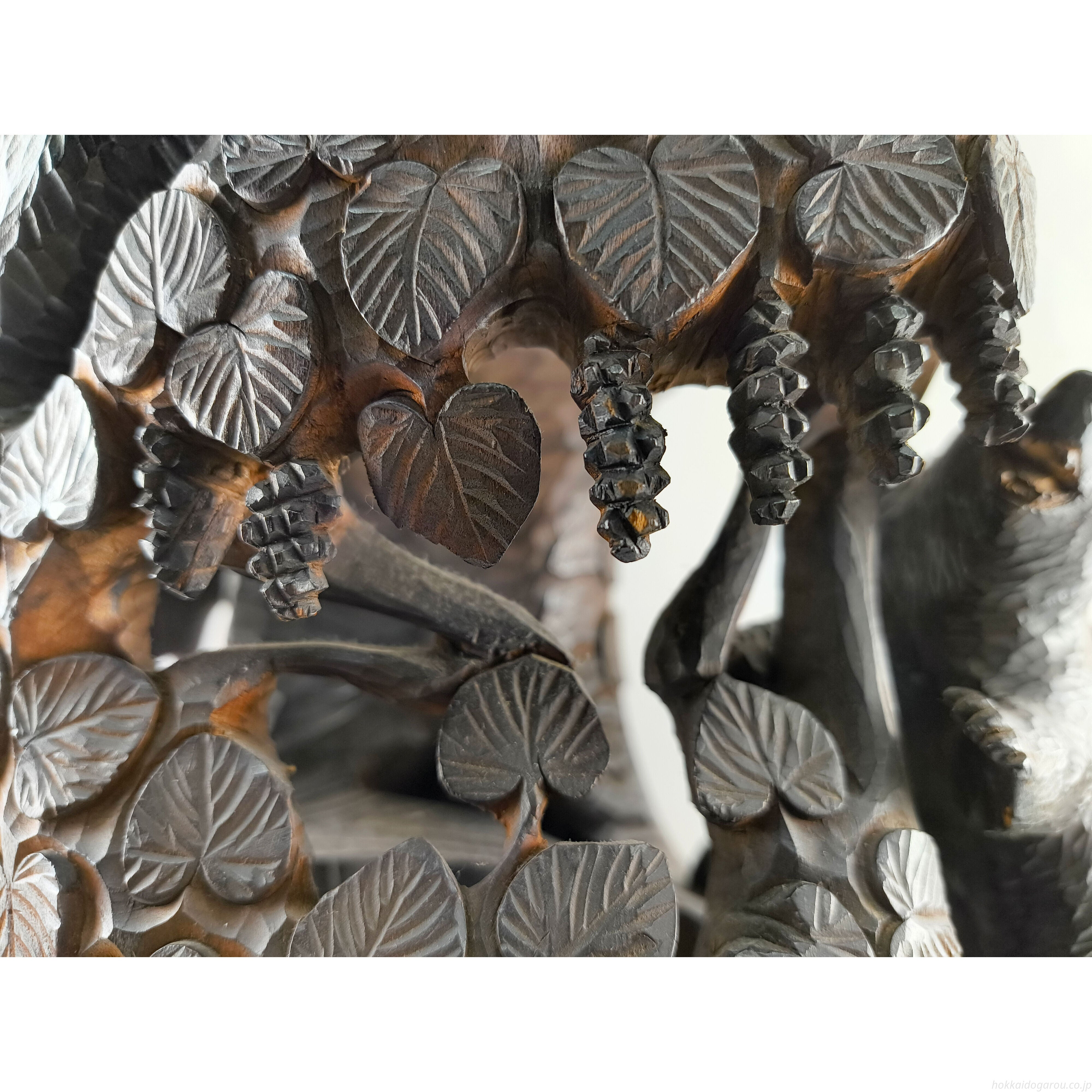 細越春松 『熊・山葡萄』 彫刻（木） - 北海道画廊