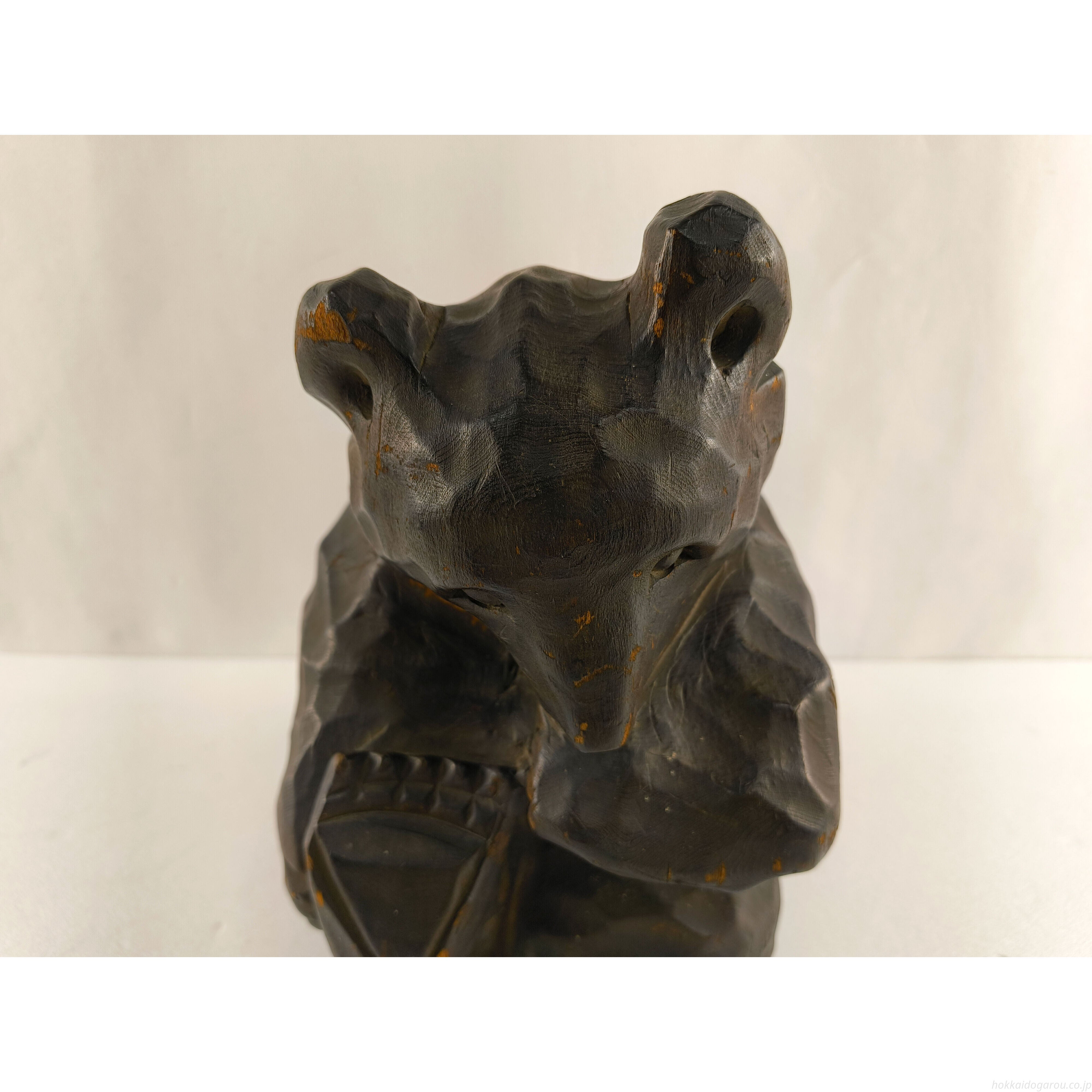 間見谷喜文 『座り熊』 彫刻（木） - 北海道画廊